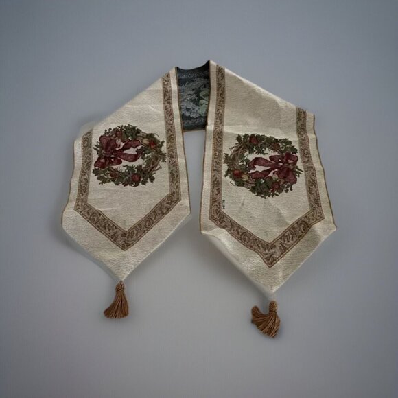 Christmas Wreath Tapestry Table Runner Cheri Blum Gold Tassels USA Made 72" x 13 - Picture 11 of 15